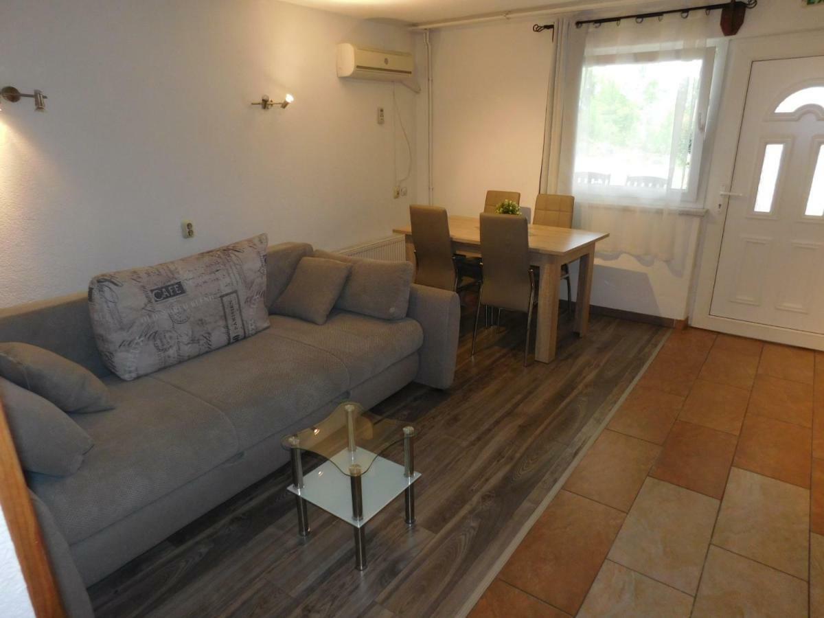 Guesthouse Sara Grabovac  Bagian luar foto